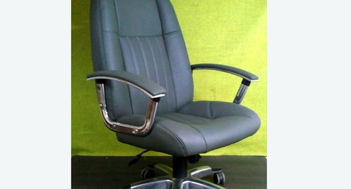 Перетяжка офисного кресла кожей. Белогорск